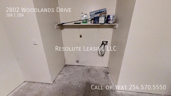 Building Photo - 2802 Woodlands Dr