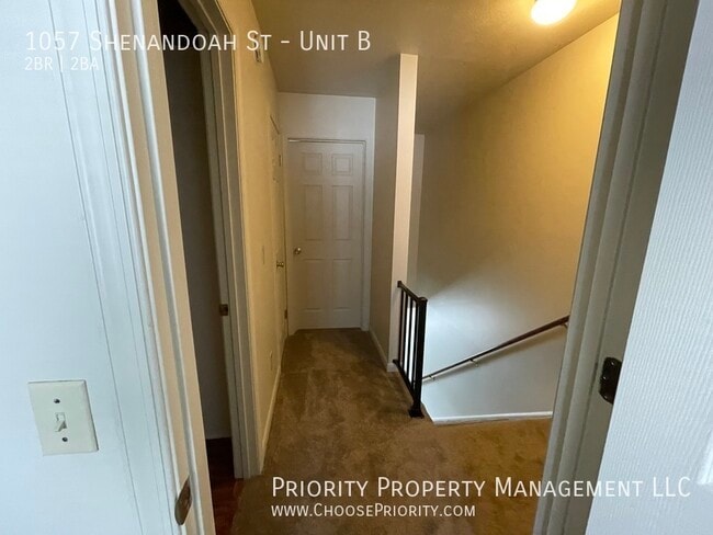 Building Photo - 2 Bedroom, 1.5 Bathroom Townhome in Harris...