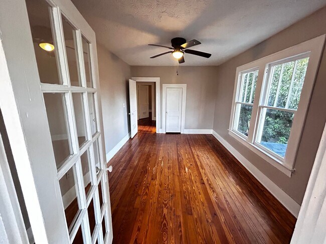 Building Photo - 2561 Rosselle St