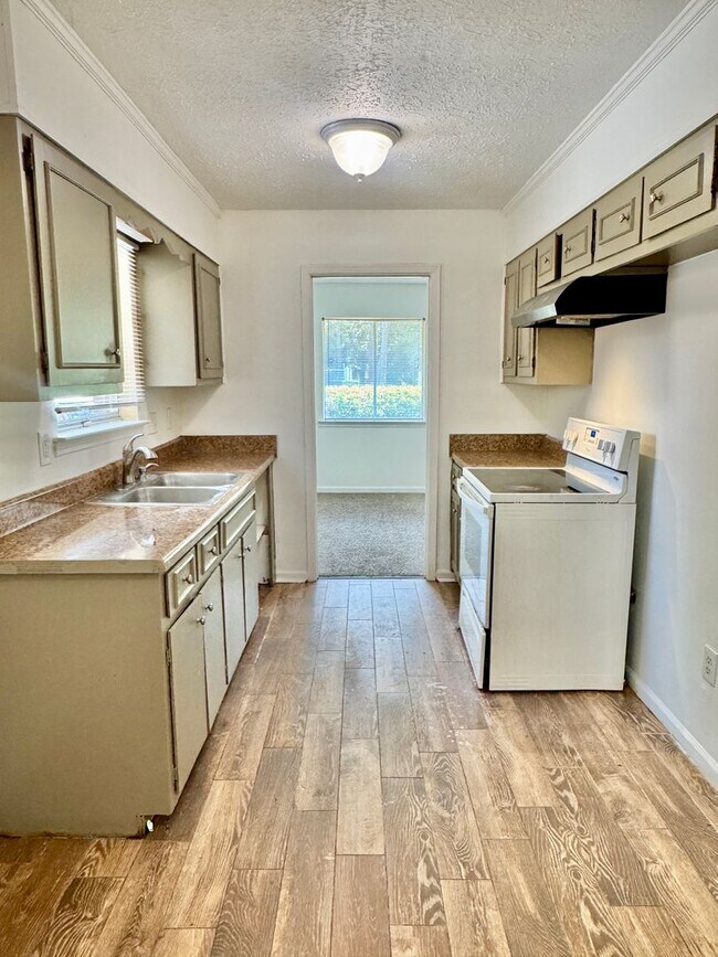 Building Photo - Cozy Meets Spacious: 4BR/2BA with Bonus Den & Patio