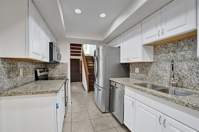 Building Photo - 760 E Coco Plum Cir