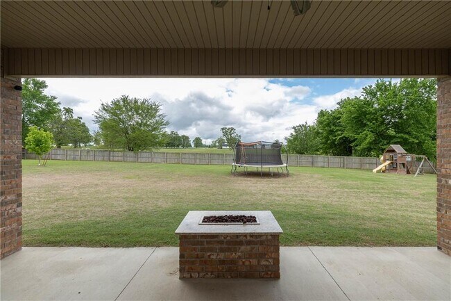 Building Photo - 13427 Meadow Ridge