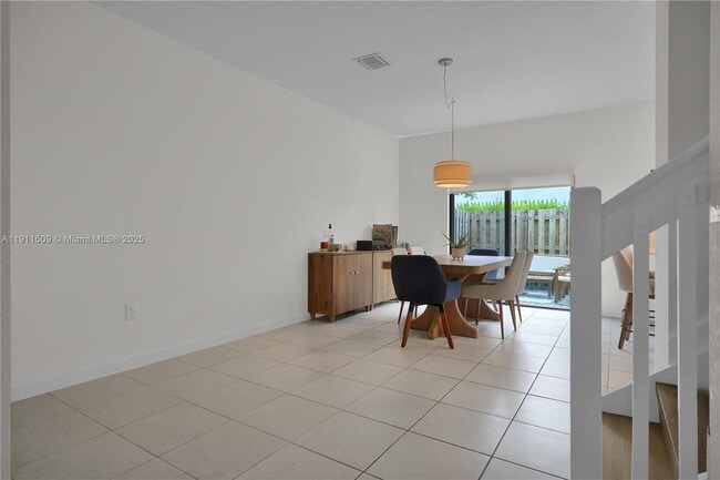 Building Photo - 909 NE 211th St