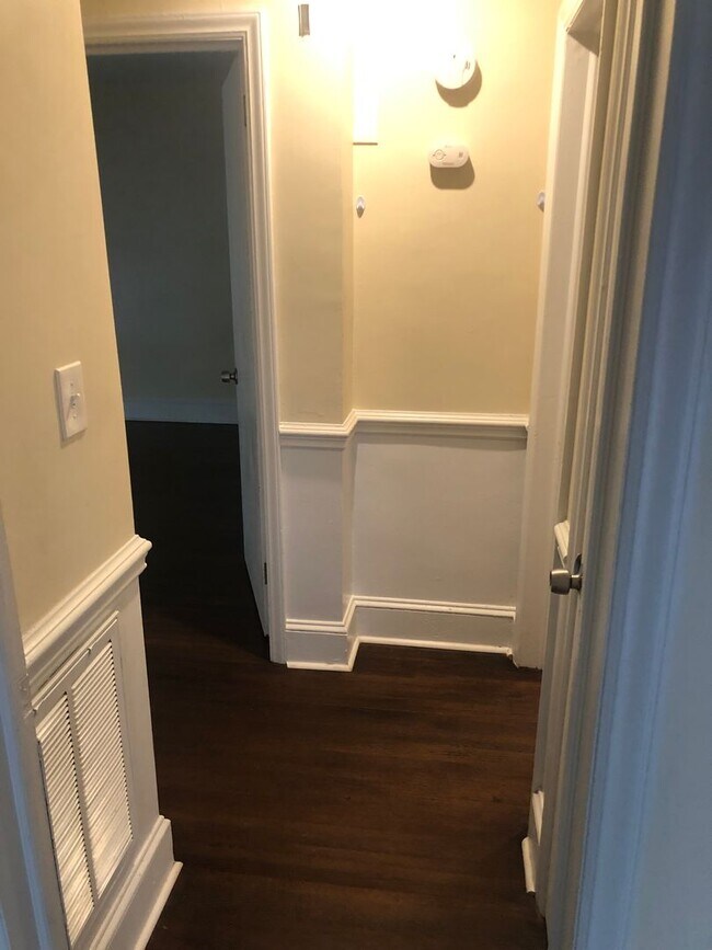 Building Photo - Dresden E - Westchester Duplex