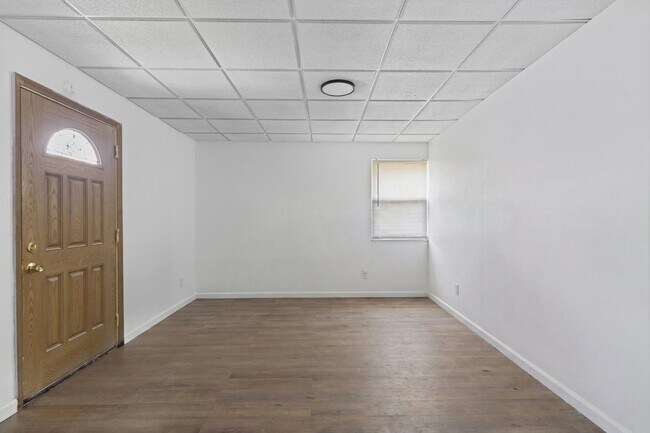 Building Photo - 9835 Winkler Dr