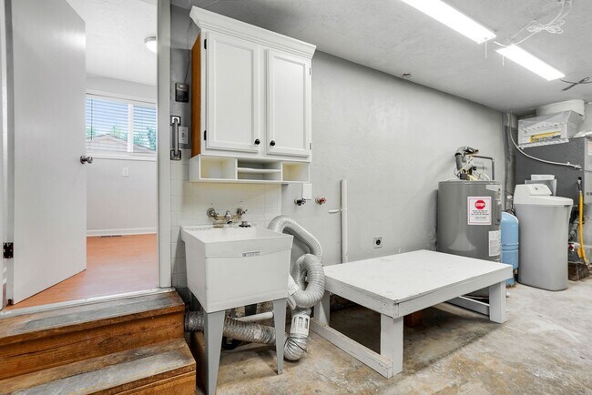 Building Photo - Well kept 3 bed, 1 bath in NE Salem