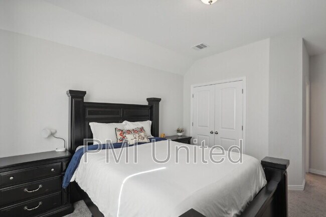 Building Photo - 2804 Fireside Ln