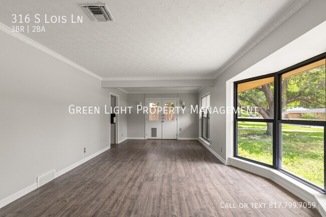 Building Photo - 316 S Lois Ln