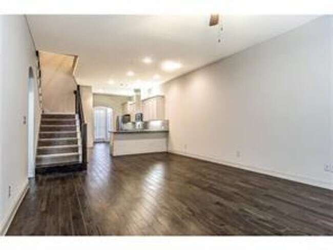 Building Photo - 7108 Mitchell Dr
