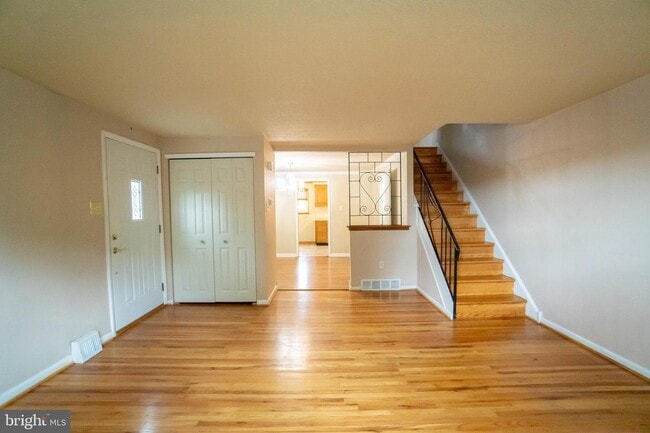 Building Photo - 129 Ridgefield Rd