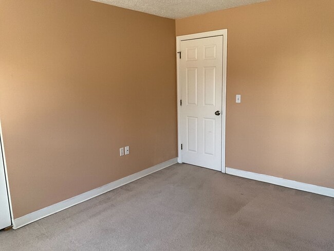 Building Photo - 15 Windsor Ct