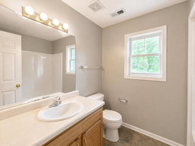 Building Photo - 1034 Persimmon Ct