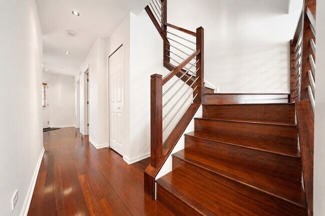 Building Photo - 1347 Winfield Way