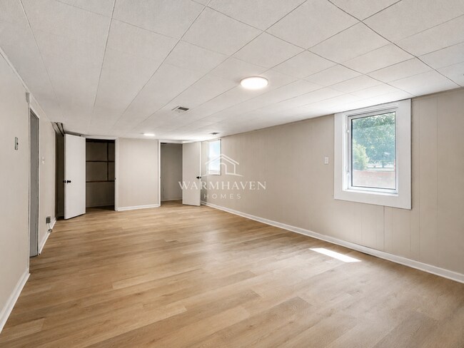 Building Photo - 129 Idlewild St
