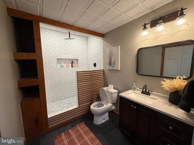 Building Photo - 157 Jimanna Rd