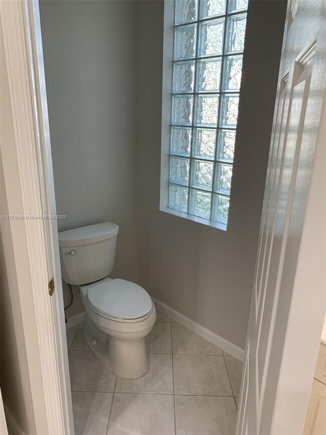 Building Photo - 2518 Bay Pointe Ct