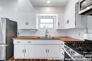 Building Photo - 551 Lanark Dr