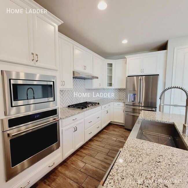 Building Photo - 4333 E Dennisport Ave