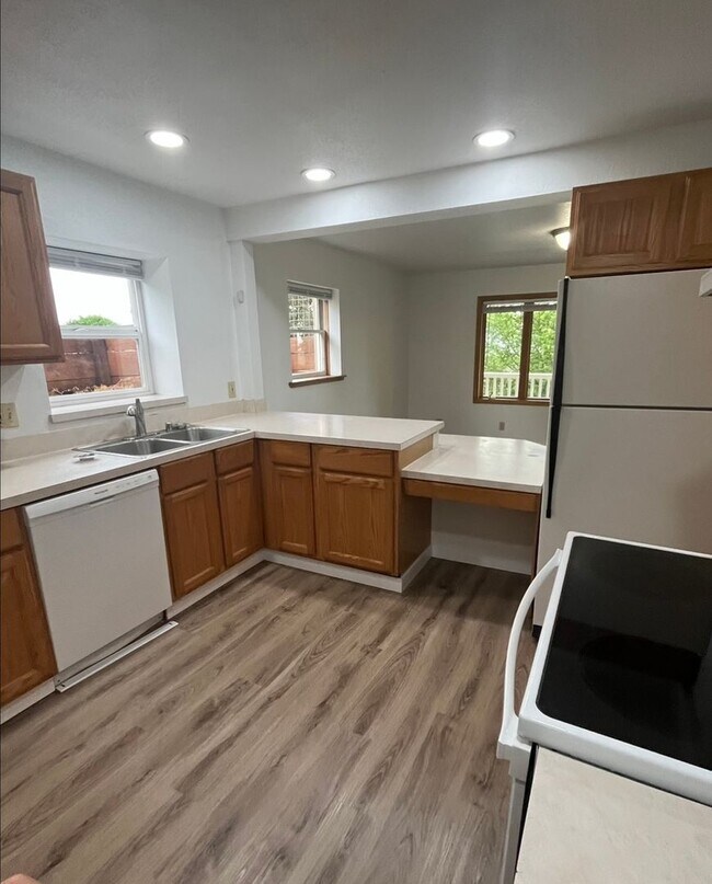 Building Photo - 1021/1023 High St