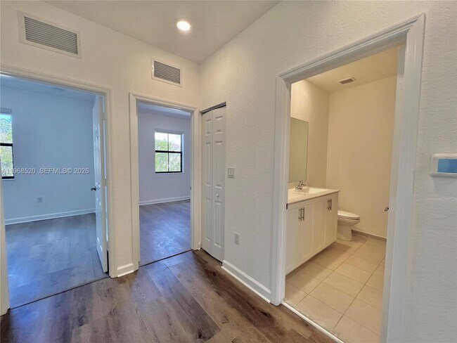 Building Photo - 3354 W 100th Terrace