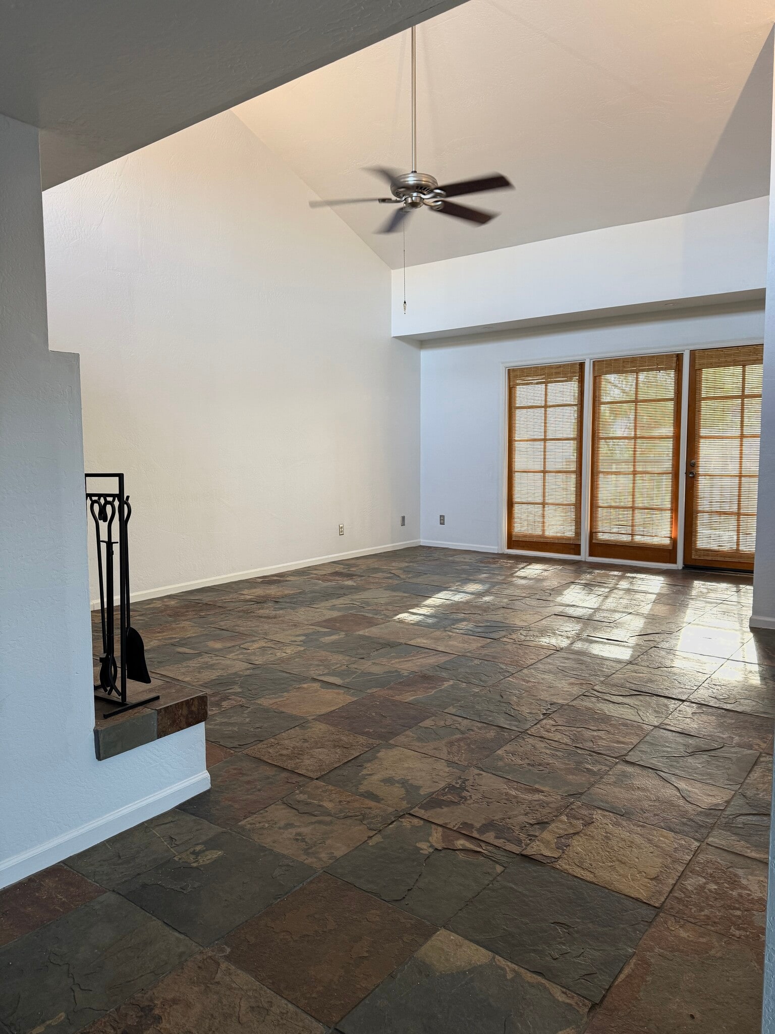 Living room - 7800 E Lincoln Dr