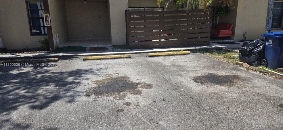 Building Photo - 6325 SW 138th Ct