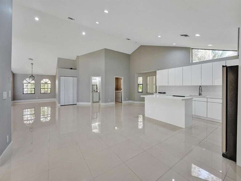 Building Photo - 5029 NW 98th Ln