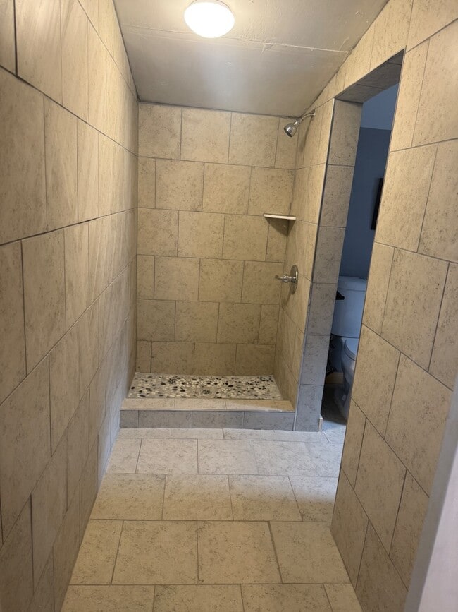 Building Photo - 208 Osborne St