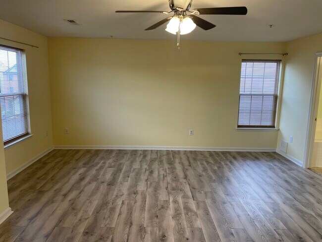 Building Photo - 1933 Gardenia Ct