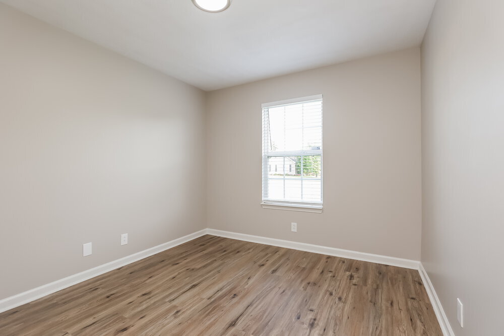 Building Photo - 1195 St Andrews Dr