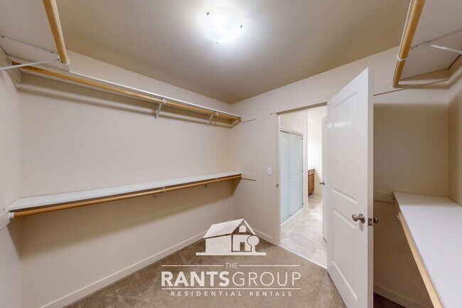 Building Photo - 837R