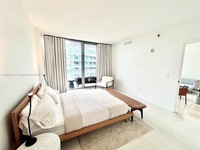 Building Photo - 9940 W Bay Harbor Dr