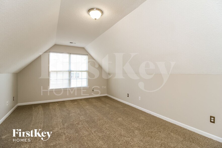 Building Photo - 6011 Hickory Creek Rd