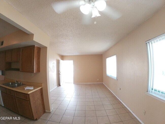 Building Photo - 2403 Red Sails Dr