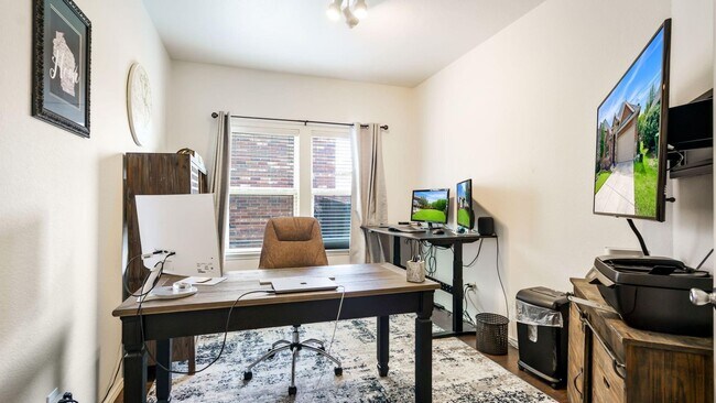 Building Photo - Beautiful 3 bedroom 2 bath and an office w...