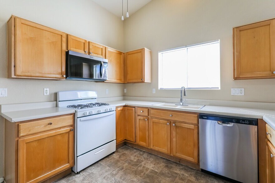 Building Photo - 9646 E Paseo San Ardo