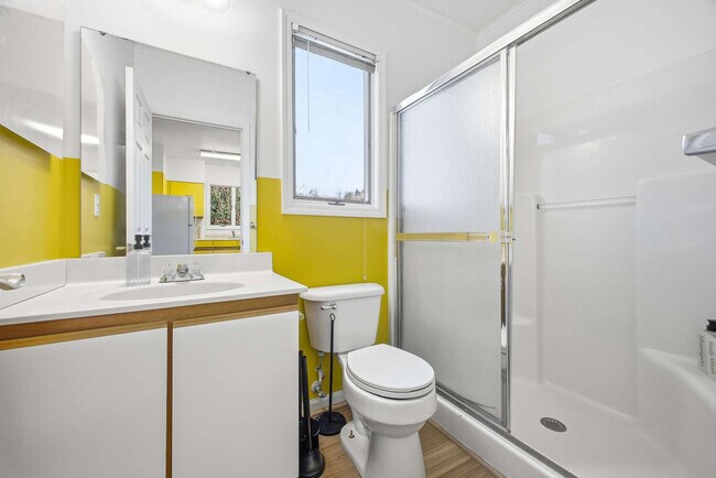 Building Photo - 12 Apple Tree Way