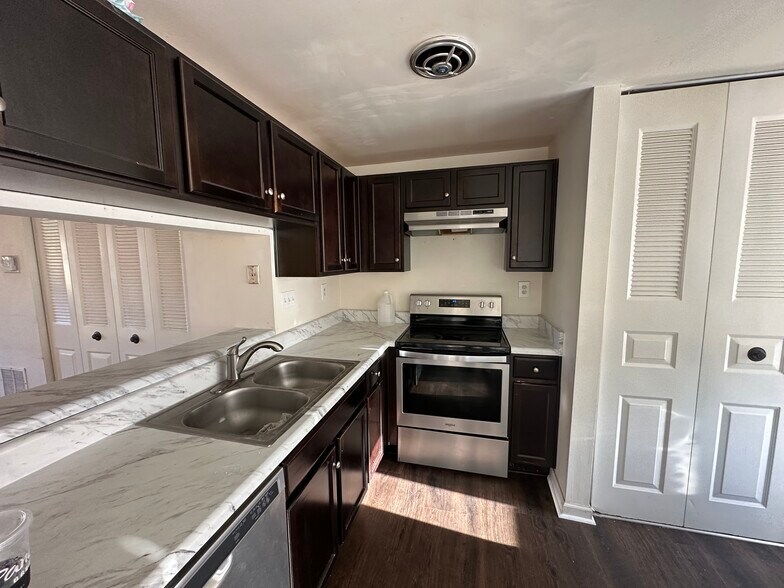 Building Photo - 9633 Springfield Woods Ct.