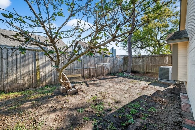 Building Photo - 11415 Chariot Dr