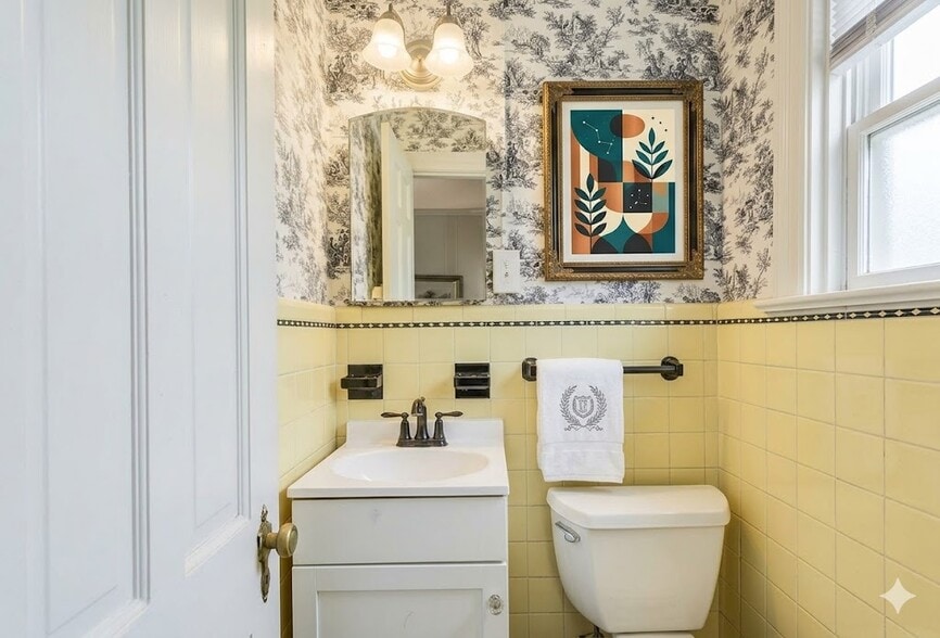 Building Photo - 2223 Saratoga Dr