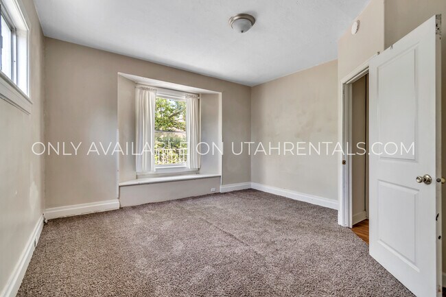 Building Photo - 1040 E 200 S