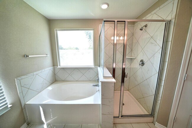 Building Photo - Beautiful 3-Bedroom Home with Flex Space i...