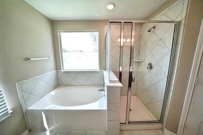 Building Photo - Beautiful 3-Bedroom Home with Flex Space in Universal City - Realtor Commission: $600