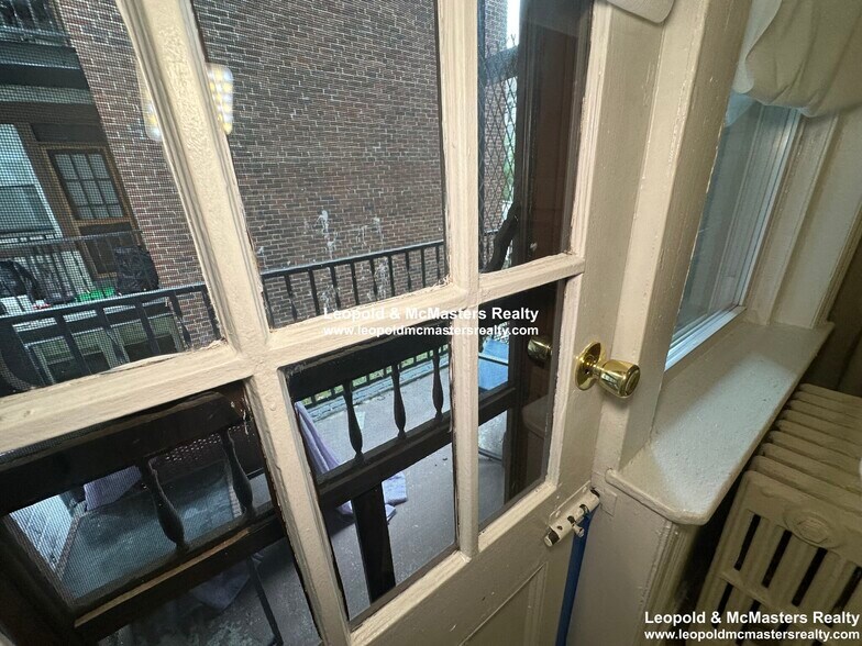 Building Photo - 76 Dunboy St