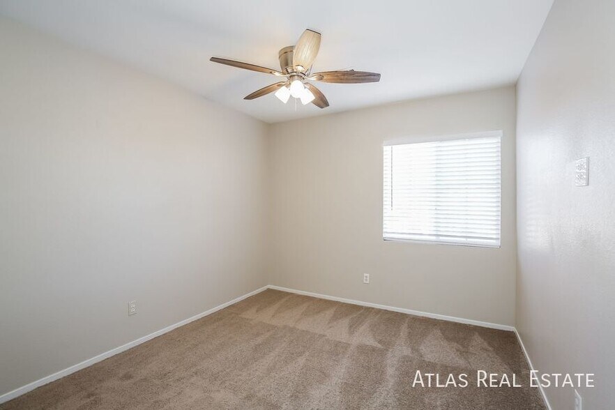 Building Photo - 4367 Sunrise Shores Ave