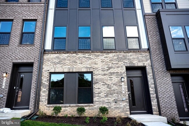 Building Photo - 238 Mainstream Dr