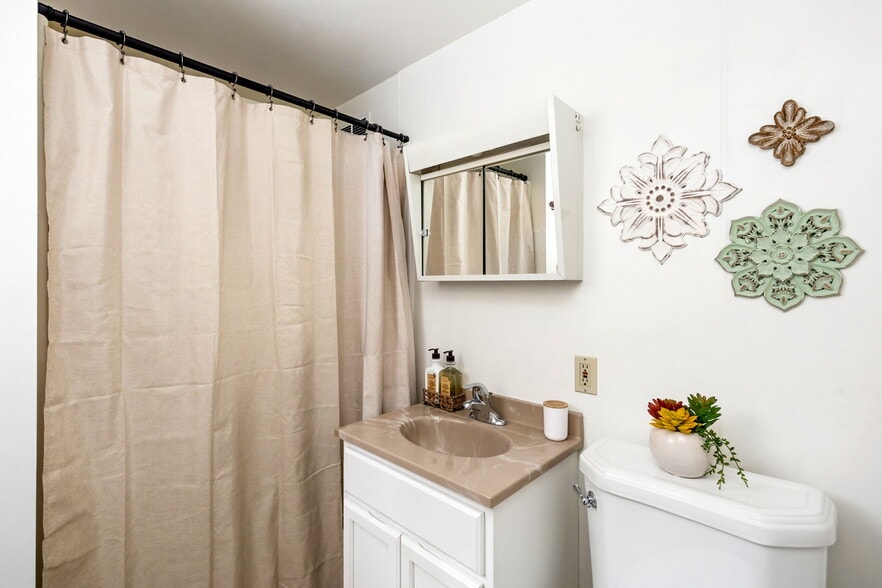 Building Photo - 1912 7th Ave S