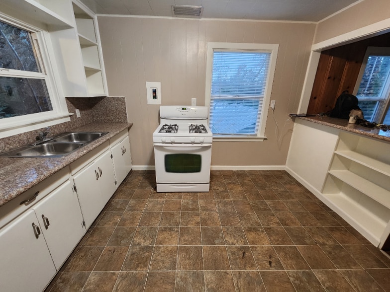 Building Photo - 16619 Old Stagecoach Rd