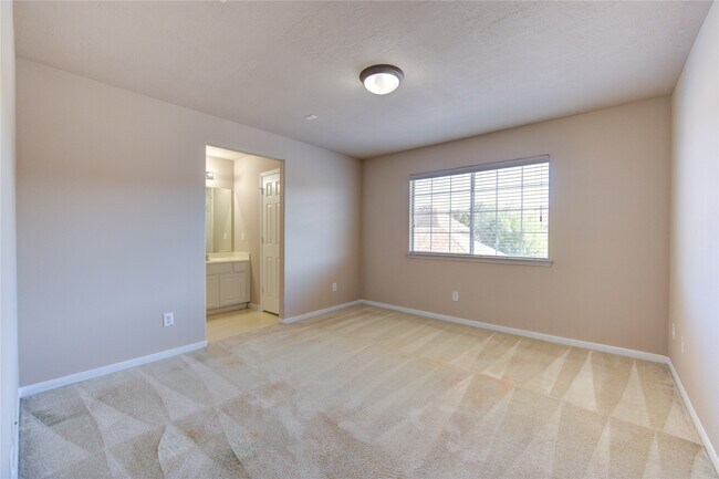 Building Photo - 7323 Sunset Bend Ln
