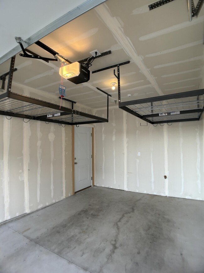 Building Photo - 463 W 60 S